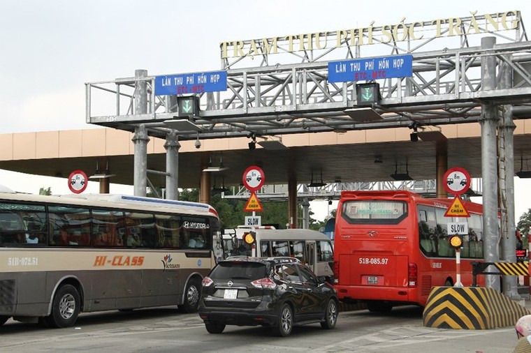 Tài xế biển xanh cố thủ phản đối thu phí, BOT Sóc Trăng 'xả trạm' ảnh 1