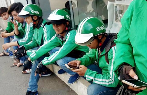 Tài xế Grab hai miền Bắc-Nam đồng loạt 'đình công' phản đối mức chiết khấu mới ảnh 1