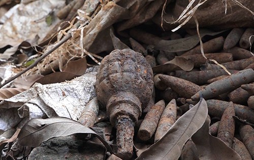 Hưng Yên: Di chuyển 6 tấn đầu đạn trong vườn nhà dân đến nơi tiêu hủy ảnh 1