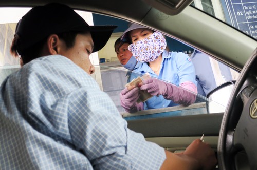 BOT Sông Phan: Người dân cung cấp tiền lẻ cho tài xế mua vé, chủ đầu tư 'xả trạm' ảnh 1