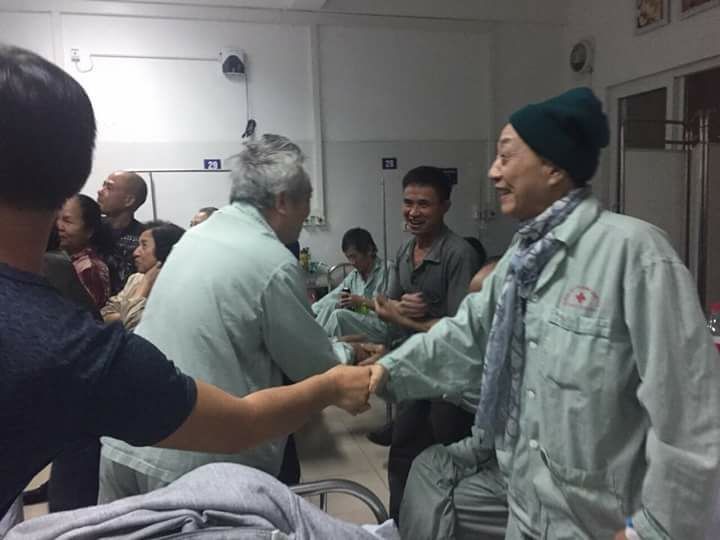 Từ bệnh viện cho đến Phố đi bộ, hàng trăm nghìn CĐV đã có một đêm 'không ngủ' với U23 Việt Nam ảnh 9