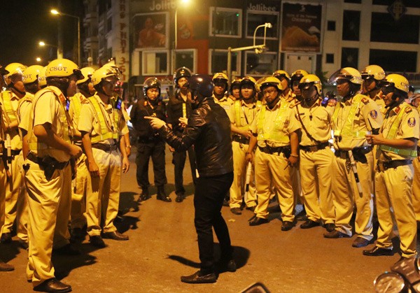 Từ bệnh viện cho đến Phố đi bộ, hàng trăm nghìn CĐV đã có một đêm 'không ngủ' với U23 Việt Nam ảnh 17