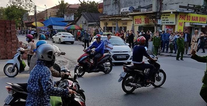 Tai nạn thương tâm: Đưa vợ con vào viện, người chồng bị thanh sắt rơi xuyên vào đầu ảnh 1