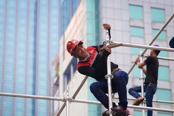 Hà Nội và TP HCM tất bật chuẩn bị màn hình phục vụ CĐV xem chung kết U23 châu Á ảnh 8