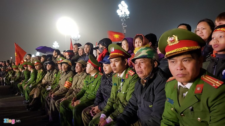 Người hâm mộ Nghệ-Tĩnh nô nức đón những 'người hùng' U23 trở về quê hương ảnh 7