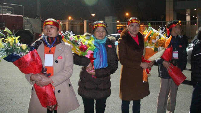 Người hâm mộ Nghệ-Tĩnh nô nức đón những 'người hùng' U23 trở về quê hương ảnh 3