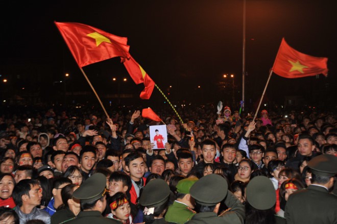 Tuyên Quang: Hàng nghìn người đổ ra đường đón Xuân Trường và Thành Chung về 'vinh quy bái tổ' ảnh 6