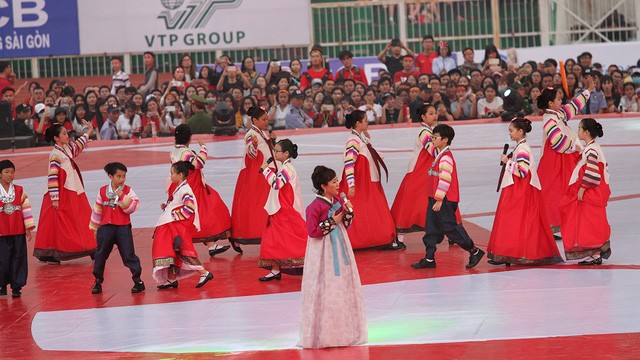 Thầy Park lại 'rơi lệ' trước tình cảm của người hâm mộ TP HCM ảnh 3