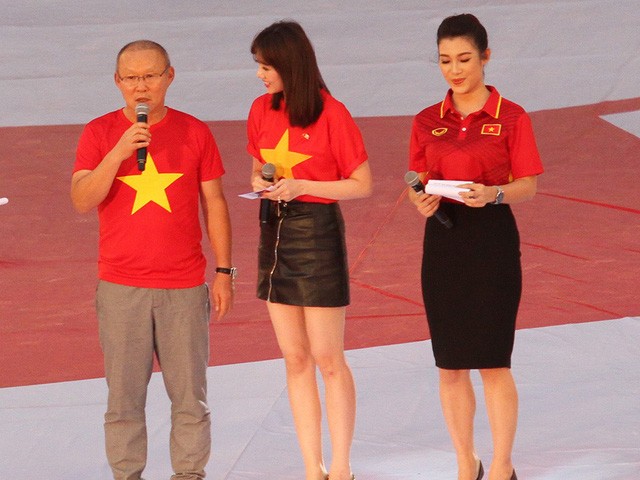 Thầy Park lại 'rơi lệ' trước tình cảm của người hâm mộ TP HCM ảnh 5