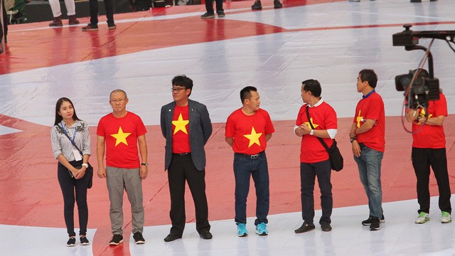 Thầy Park lại 'rơi lệ' trước tình cảm của người hâm mộ TP HCM ảnh 4