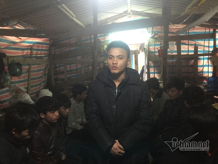 Cai thầu và chính quyền ứng trước tiền lương cho 37 công nhân về quê ăn Tết ảnh 2