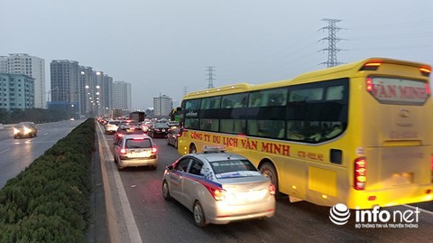 Các cửa ngõ ra vào Hà Nội và TP HCM 'thất thủ' ảnh 2