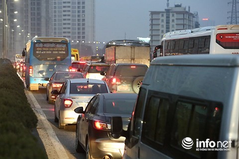 Các cửa ngõ ra vào Hà Nội và TP HCM 'thất thủ' ảnh 4