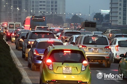 Các cửa ngõ ra vào Hà Nội và TP HCM 'thất thủ' ảnh 5