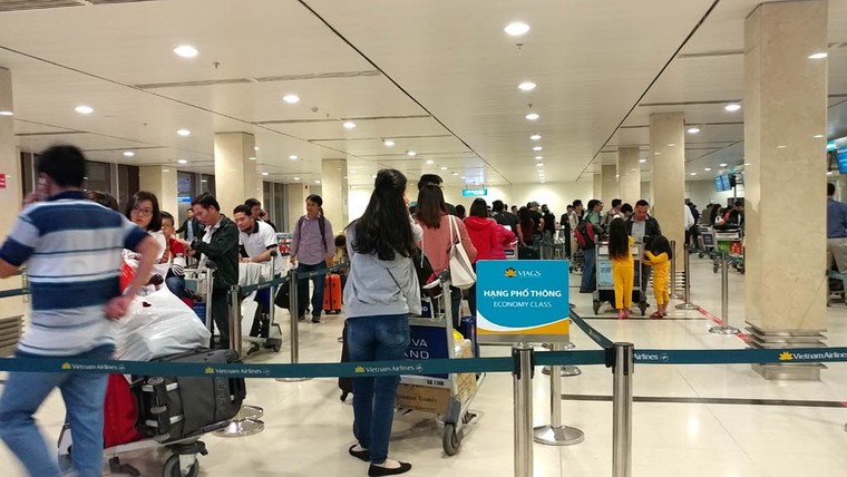 Các cửa ngõ ra vào Hà Nội và TP HCM 'thất thủ' ảnh 7