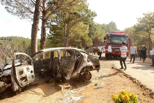 Gia Lai: Người cha chở con trai châm lửa đốt xe rồi lao xuống vực ảnh 1