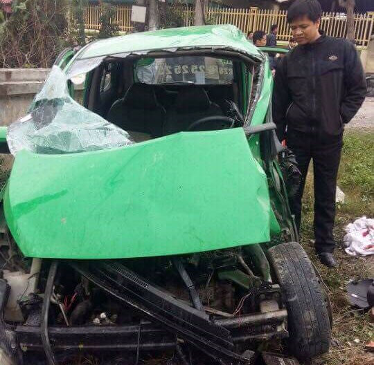 Hà Nam: Va chạm với tàu hỏa, tài xế taxi Mai Linh tử vong trong xe ảnh 1