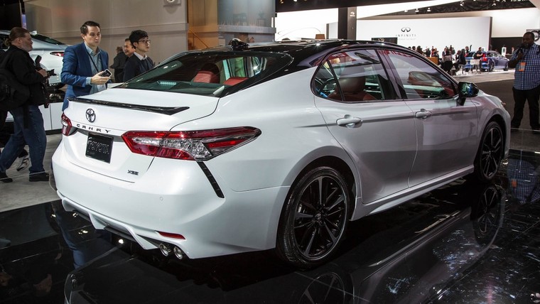 Đầu năm 2018, Toyota giảm giá để kích cầu, Mazda BT-50 tăng hơn 30 triệu đồng ảnh 2