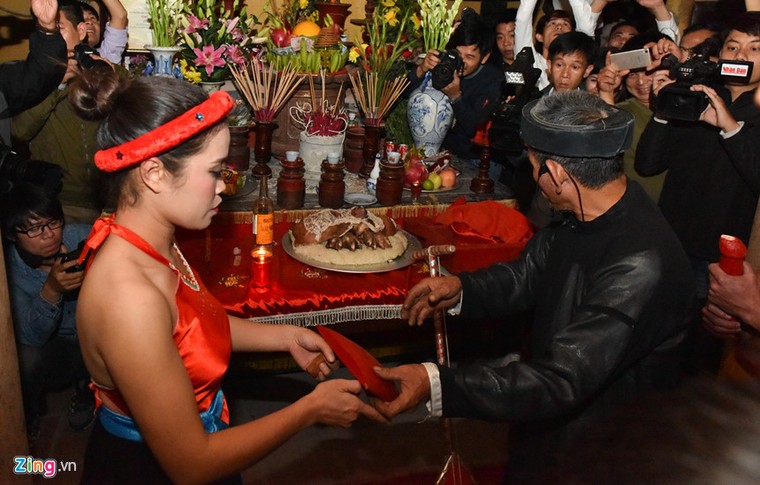 Cặp vợ chồng 3 năm làm lễ Linh tinh tình phộc: 'Cũng phải tập luyện như thể thao' ảnh 3