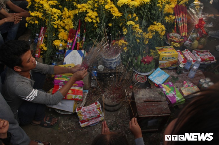 Cặp rắn 'thần' được kiểm lâm Ba Đồn đưa về môi trường tự nhiên ảnh 2