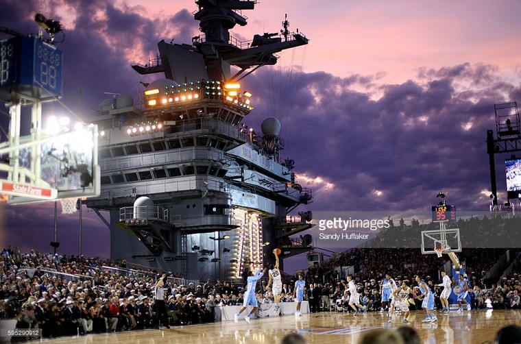 Đoàn cán bộ liên ngành Việt Nam lên thăm tàu sân bay USS Carl Vinson ảnh 2