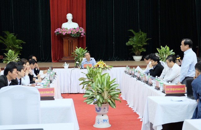 Bí thư Đà Nẵng: 'Nhận một người thì dễ, giảm một người thì khó' ảnh 1