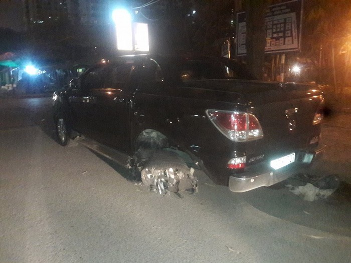 Xác định danh tính người đàn ông bị xe bán tải kéo lê 700m ảnh 1