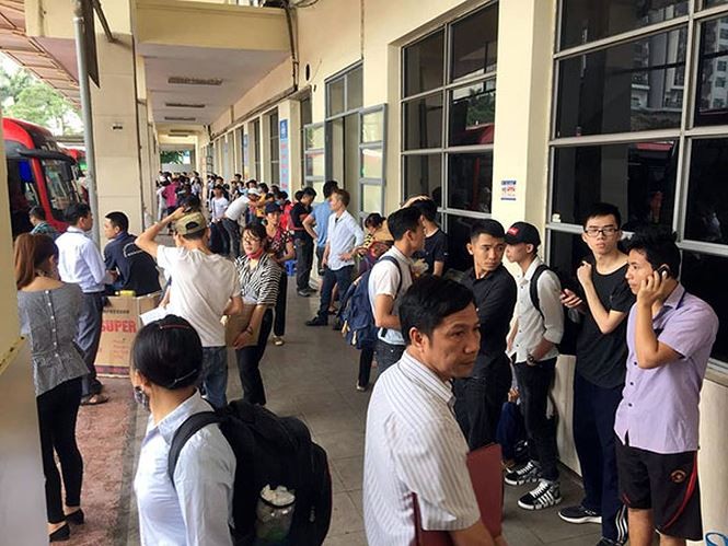 Người dân nghẹt thở rời khỏi Hà Nội trước kỳ nghỉ lễ ảnh 4