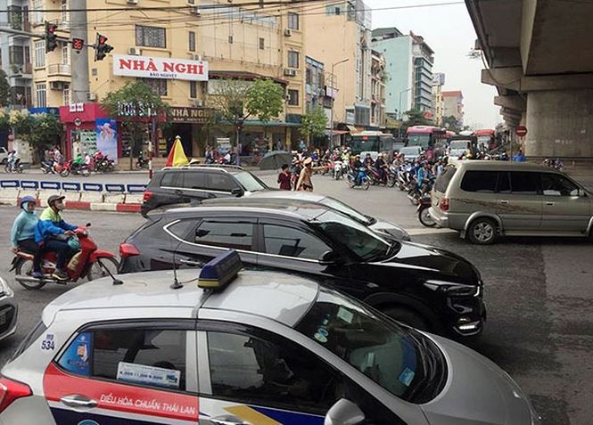 Người dân nghẹt thở rời khỏi Hà Nội trước kỳ nghỉ lễ ảnh 9