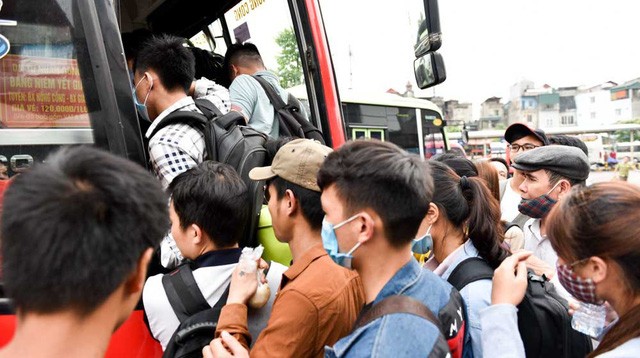 Người dân nghẹt thở rời khỏi Hà Nội trước kỳ nghỉ lễ ảnh 6