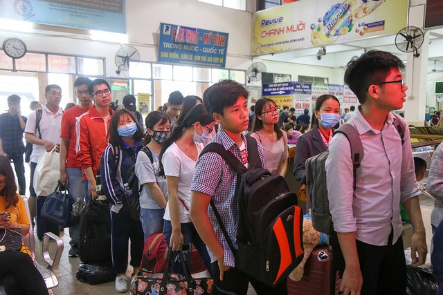 Người dân nghẹt thở rời khỏi Hà Nội trước kỳ nghỉ lễ ảnh 1