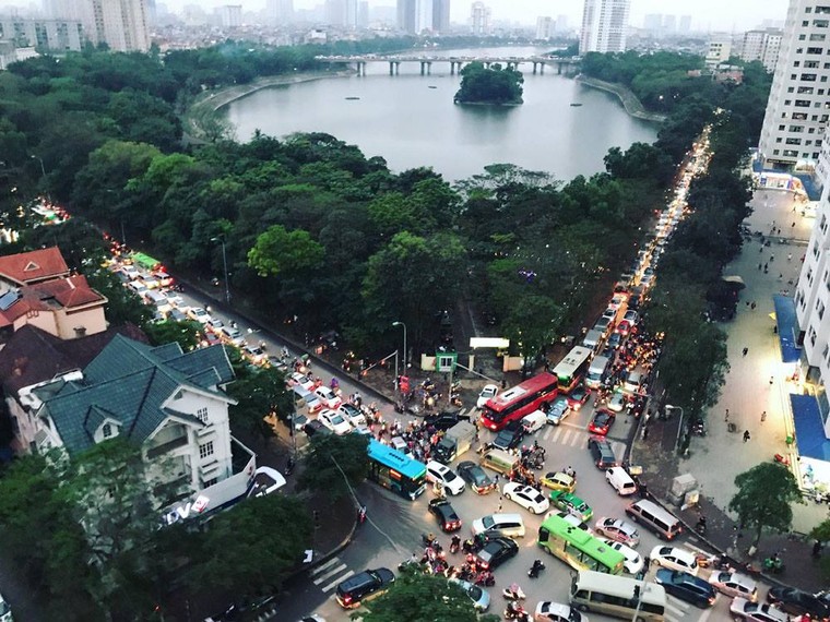 Người dân nghẹt thở rời khỏi Hà Nội trước kỳ nghỉ lễ ảnh 11