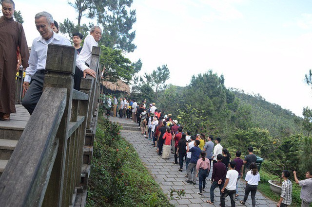 Hàng chục ngàn lượt người viếng mộ Đại tướng Võ Nguyên Giáp dịp 30/4 - 1/5 ảnh 1