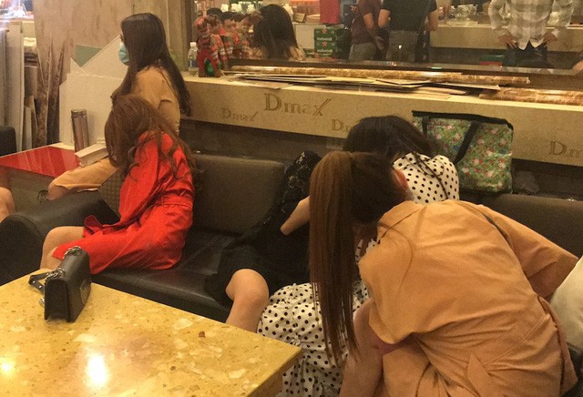 Công an quận 1 truy quét 'thiên đường thác loạn' số 1 Sài Gòn ảnh 4