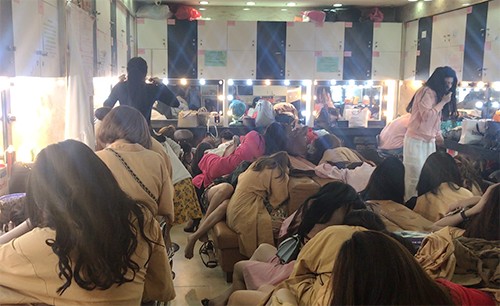 Công an quận 1 truy quét 'thiên đường thác loạn' số 1 Sài Gòn ảnh 3