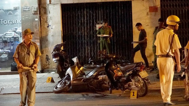 Người dân kể lại khung cảnh hỗn loạn vụ hiệp sĩ đường phố bị cướp đâm gục ảnh 2