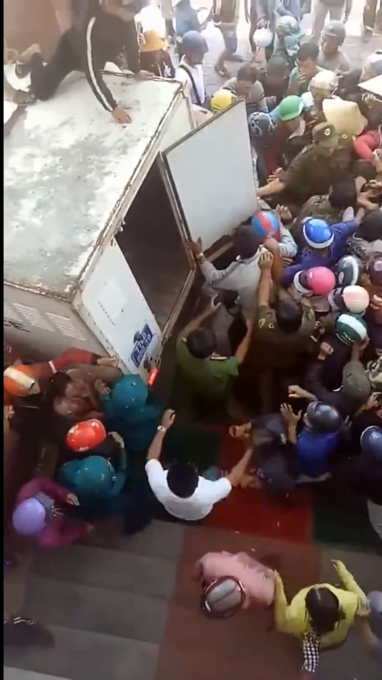 Bình Định: Hai người bị dân vây nghi bắt cóc trẻ em không có tiền án, tiền sự ảnh 1