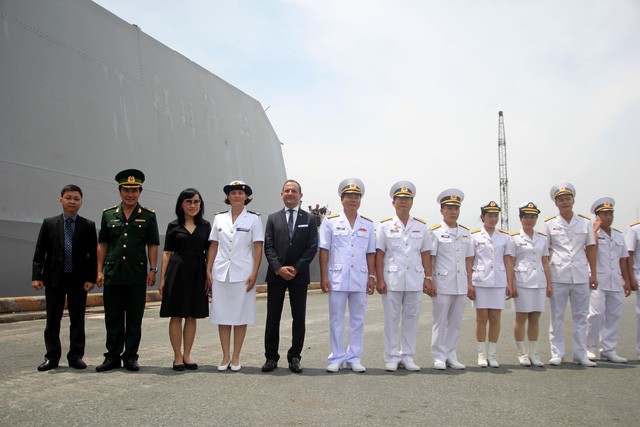 Cận cảnh hai tàu chiến Pháp cập cảng tại Việt Nam ảnh 1