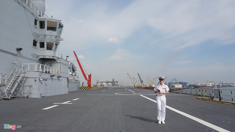 Cận cảnh hai tàu chiến Pháp cập cảng tại Việt Nam ảnh 7