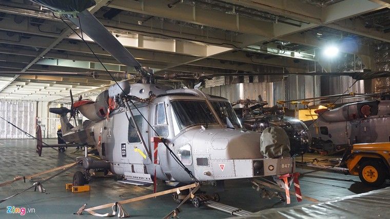 Cận cảnh hai tàu chiến Pháp cập cảng tại Việt Nam ảnh 8