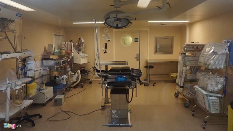 Cận cảnh hai tàu chiến Pháp cập cảng tại Việt Nam ảnh 9