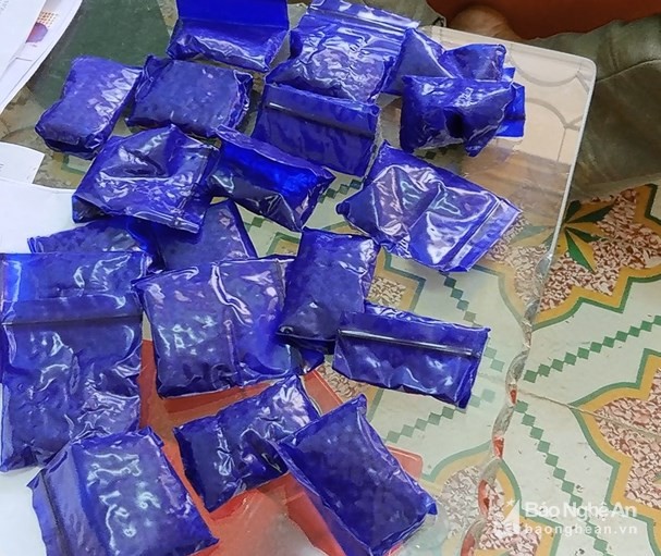 Bắt quả tang 2 vụ vận chuyển hơn 5.000 viên ma túy tổng hợp ảnh 2