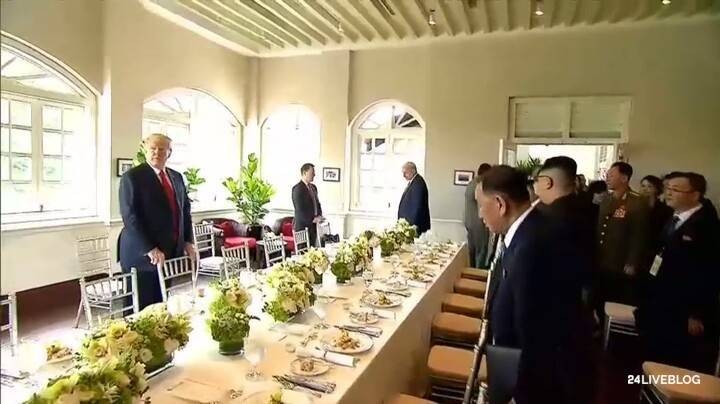 [Chùm ảnh]: Người dân thế giới vỡ òa trước cái bắt tay lịch sử của Trump và Kim ảnh 6
