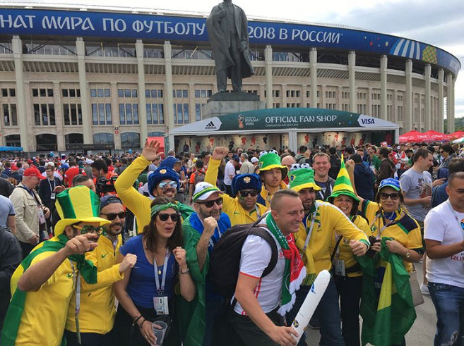 [Chùm ảnh]: Hàng nghìn người mở tiệc chào đón World Cup trên đường phố Moscow ảnh 3
