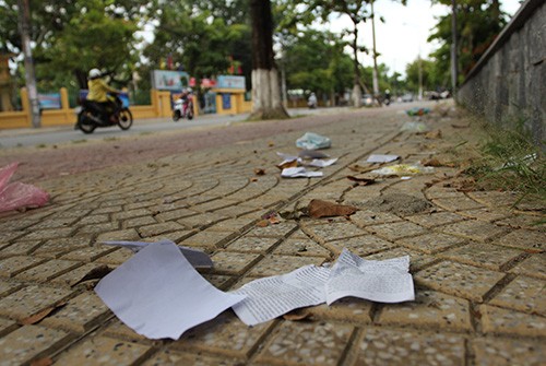 Phao thi THPT quốc gia xuất hiện ở Hà Nội và Quảng Nam ảnh 1