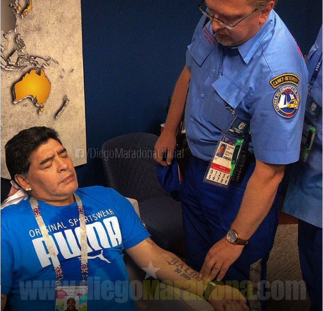 Huyền thoại Maradona bác tin nhập viện do ăn mừng quá đà ảnh 1