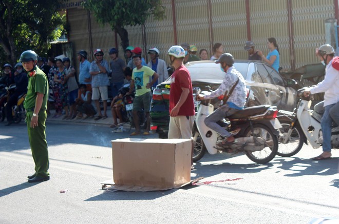 Nữ tài xế lùi ô tô khiến hai trẻ nhỏ tử vong ảnh 1