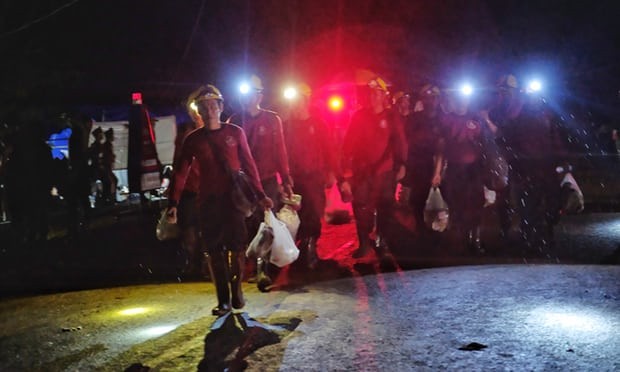 Toàn cảnh ngày đầu tiên giải cứu đội bóng mắc kẹt trong hang ảnh 12