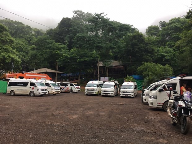 Toàn cảnh ngày đầu tiên giải cứu đội bóng mắc kẹt trong hang ảnh 3