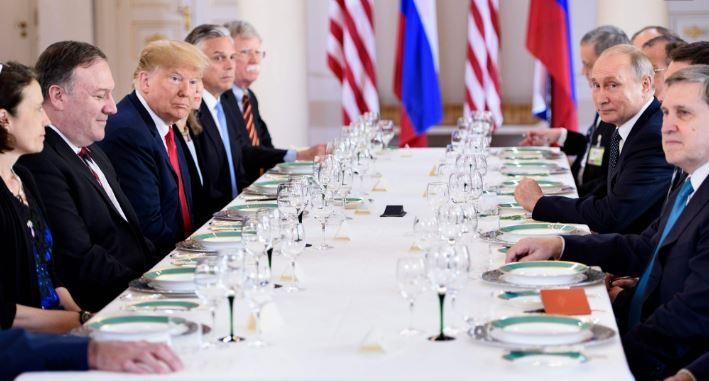 Hội nghị thượng đỉnh Nga-Mỹ: Hai nhà lãnh đạo 'say sưa' đàm luận ảnh 1